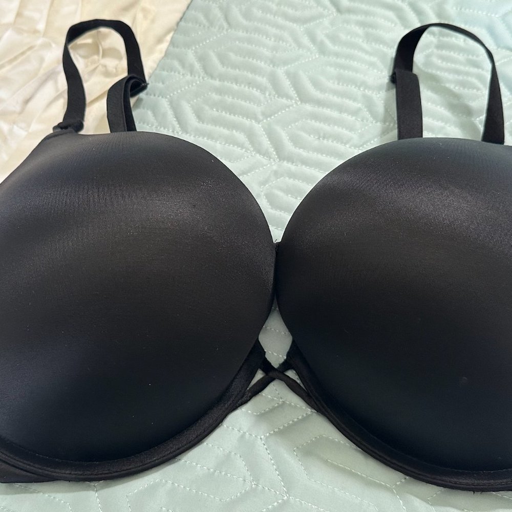 38D~Victoria’s Secret Black Bombshell plunge Bra